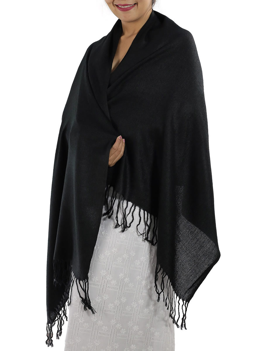 Black Pashmina: image 4